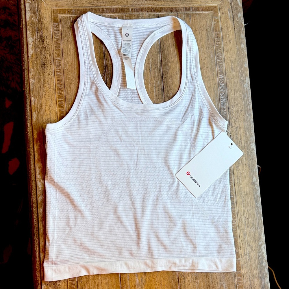 ✨NWT LULULEMON crop tank. White. Size 4